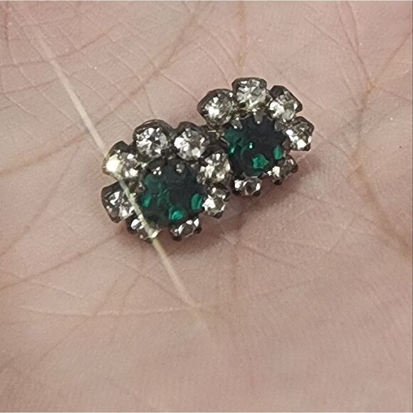 Elegant Emerald and Silver Stud Crystal Earrings - Picture 1 of 3